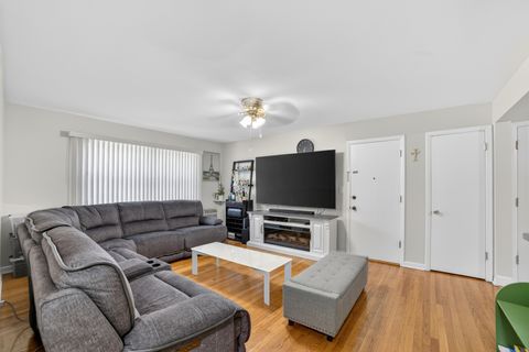 Tiny photo for 7410 N Oakley Avenue #3A, Chicago, IL 60645 (MLS # 12680646)