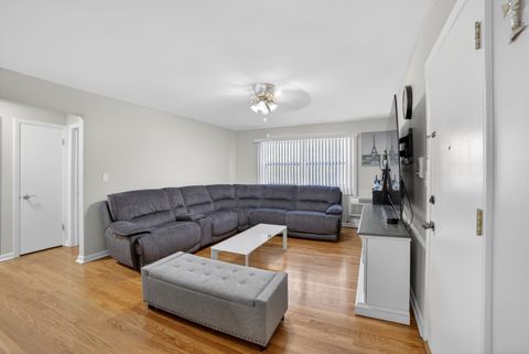 Tiny photo for 7410 N Oakley Avenue #3A, Chicago, IL 60645 (MLS # 12680646)