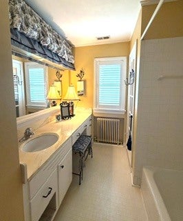 Tiny photo for 350 Ridgewood Avenue, Glen Ellyn, IL 60137 (MLS # 12716404)