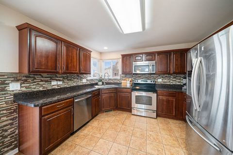 Tiny photo for 39371 Crofton Lane, Beach Park, IL 60083 (MLS # 12617307)