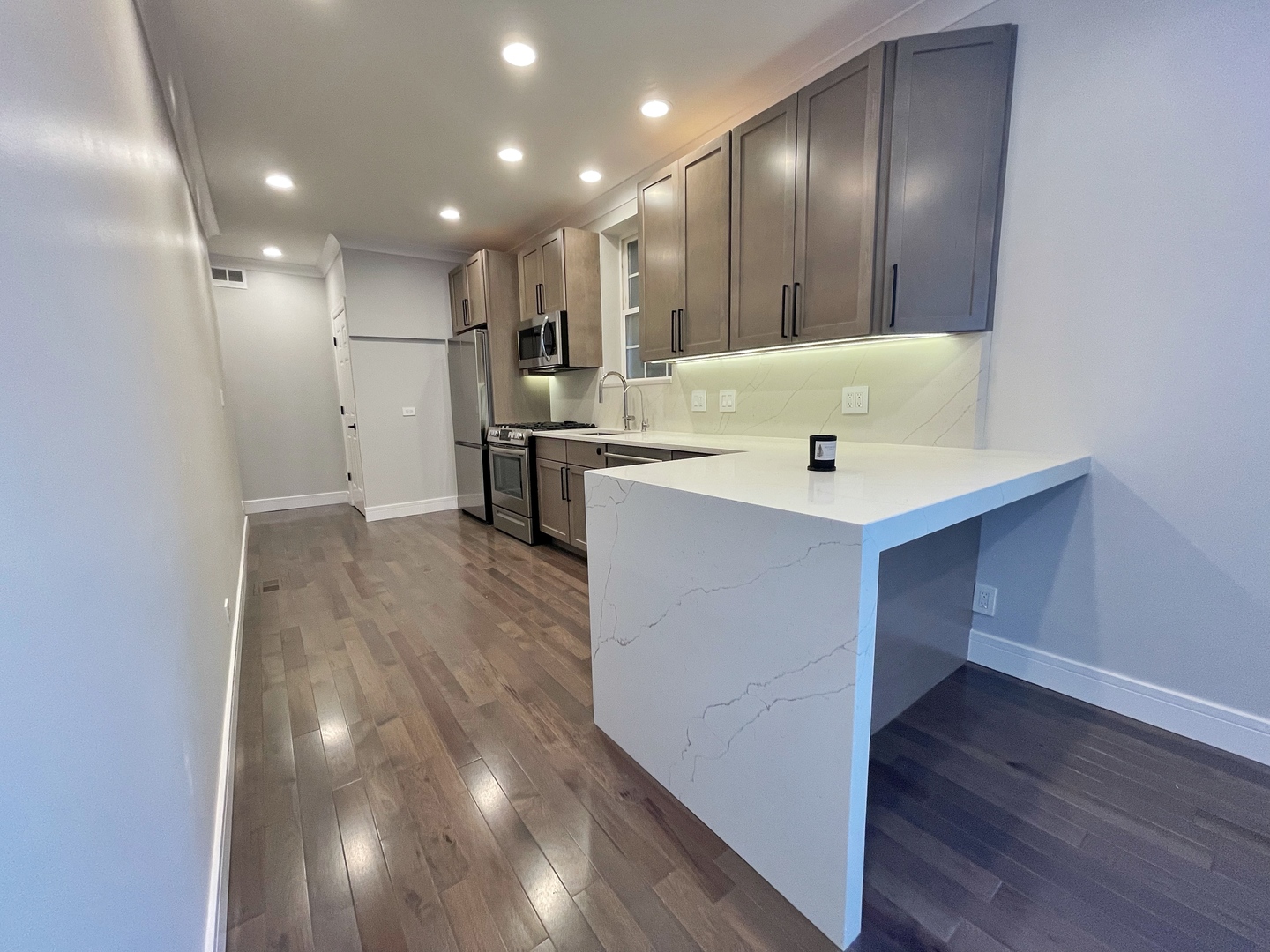 2427 W Grenshaw Street 1