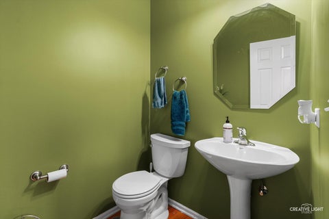 Tiny photo for 805 Lewisburg Lane, Aurora, IL 60504 (MLS # 12579638)