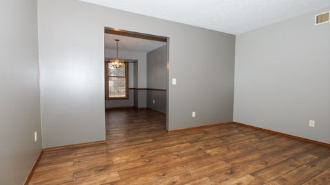 Tiny photo for 2112 Parker Avenue, Bloomington, IL 61701 (MLS # 12569284)