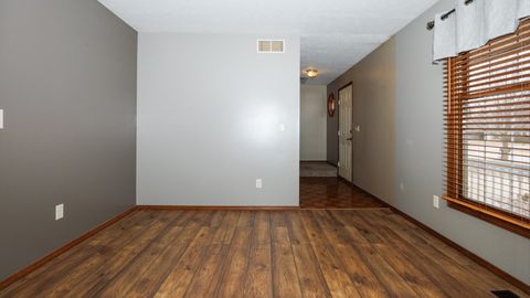 Tiny photo for 2112 Parker Avenue, Bloomington, IL 61701 (MLS # 12569284)