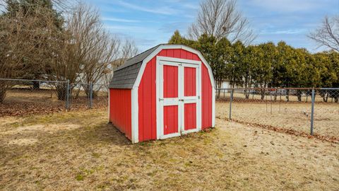 Tiny photo for 2112 Parker Avenue, Bloomington, IL 61701 (MLS # 12569284)