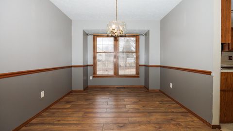 Tiny photo for 2112 Parker Avenue, Bloomington, IL 61701 (MLS # 12569284)