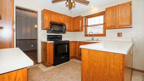 Tiny photo for 2112 Parker Avenue, Bloomington, IL 61701 (MLS # 12569284)