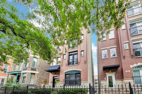Photo of 3635 N WILTON Avenue #4, Chicago, IL 60613 (MLS # 12468039)
