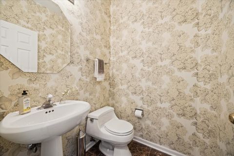 Tiny photo for 2409 Meadowbrook Lane, Westchester, IL 60154 (MLS # 12673399)