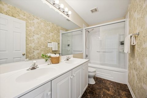 Tiny photo for 2409 Meadowbrook Lane, Westchester, IL 60154 (MLS # 12673399)