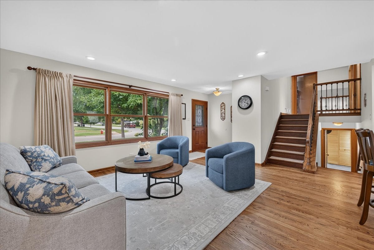 121 W Suffield Drive
