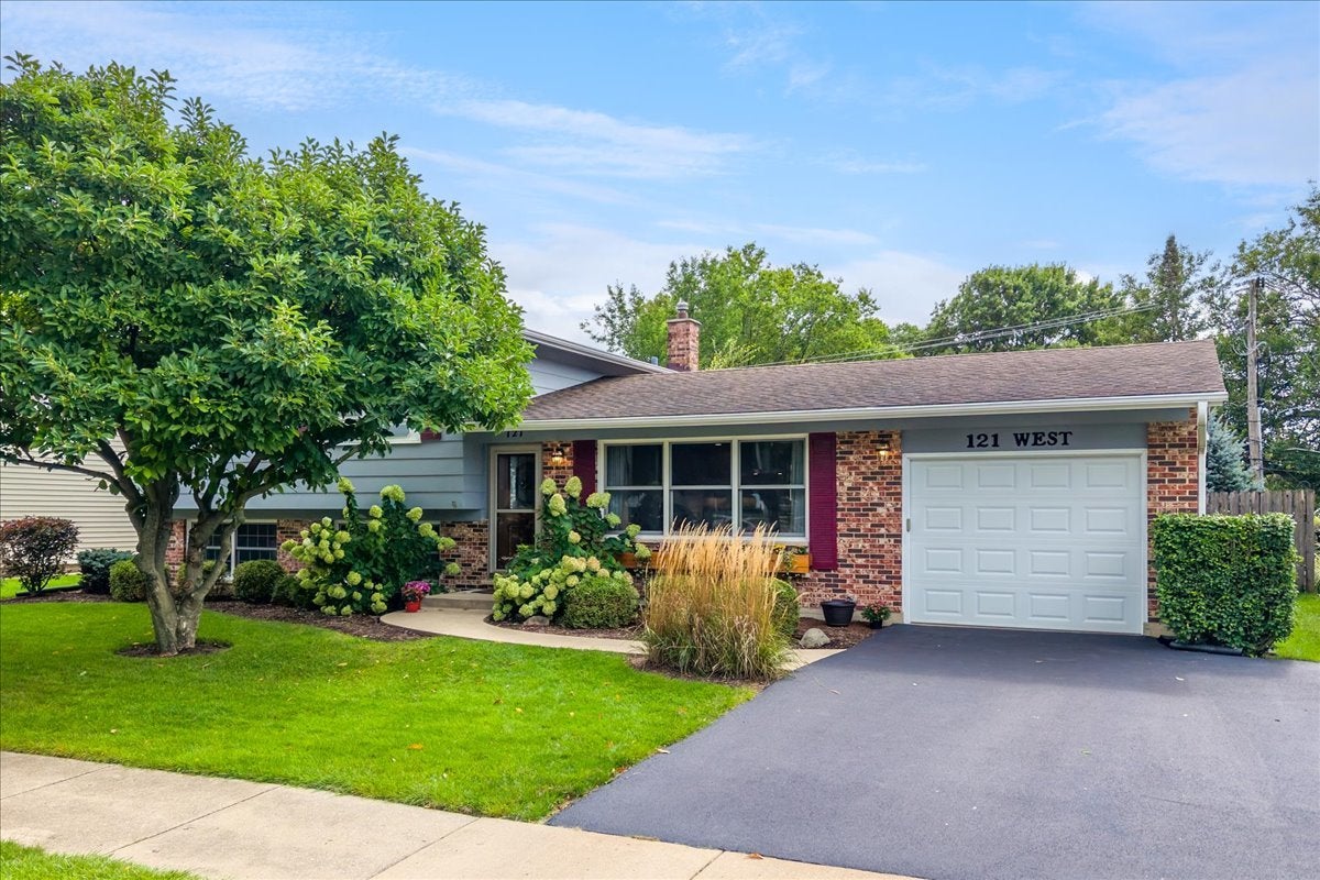121 W Suffield Drive