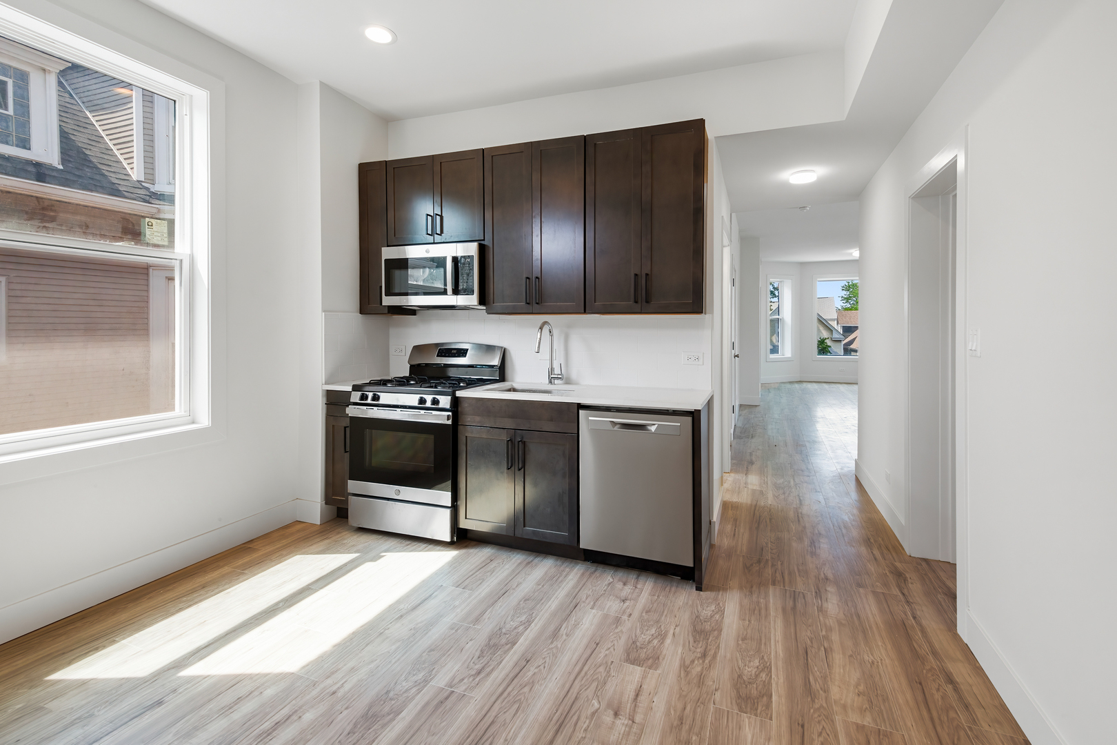 1921 W Summerdale Avenue 2F