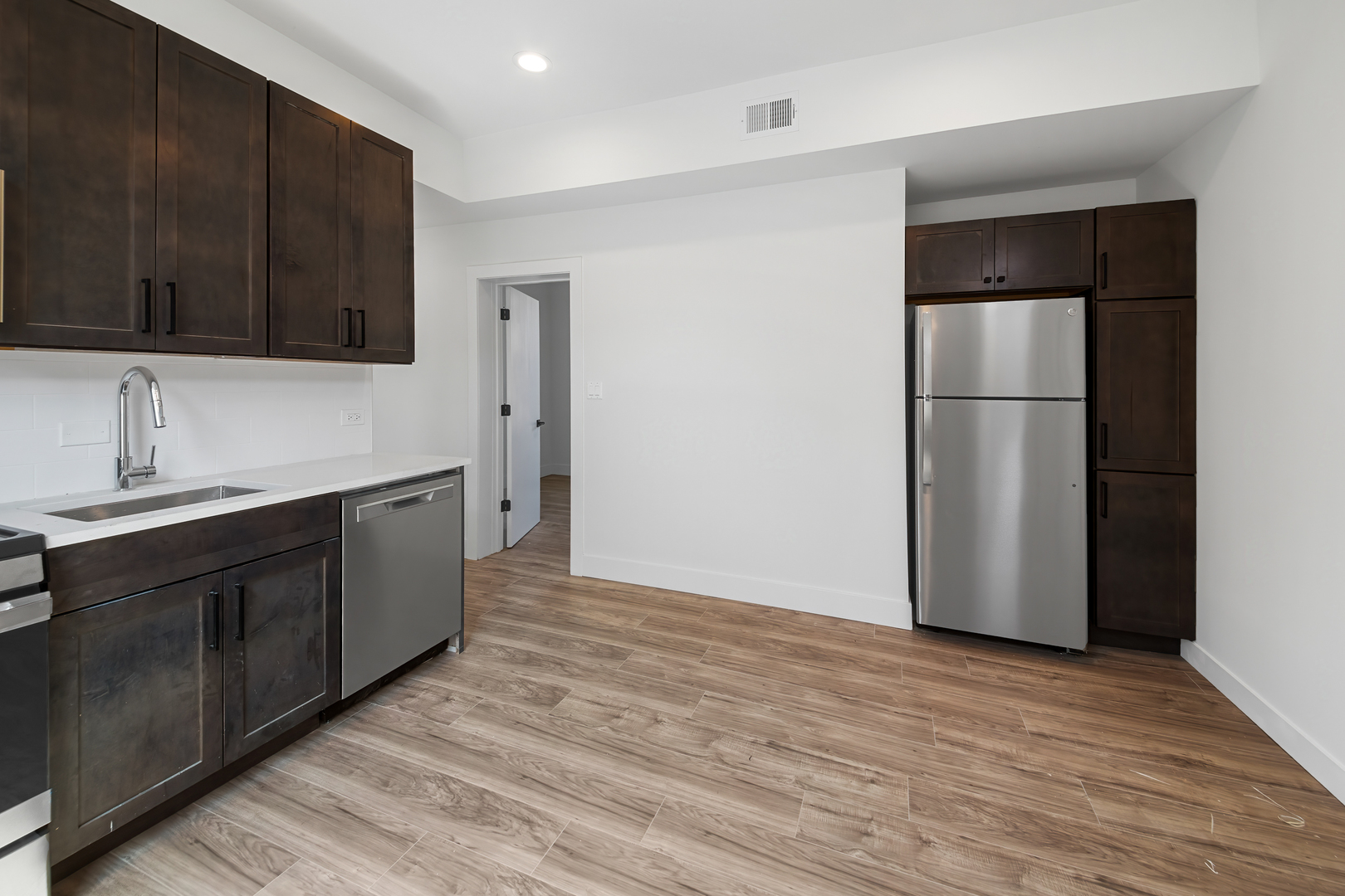 1921 W Summerdale Avenue 2F