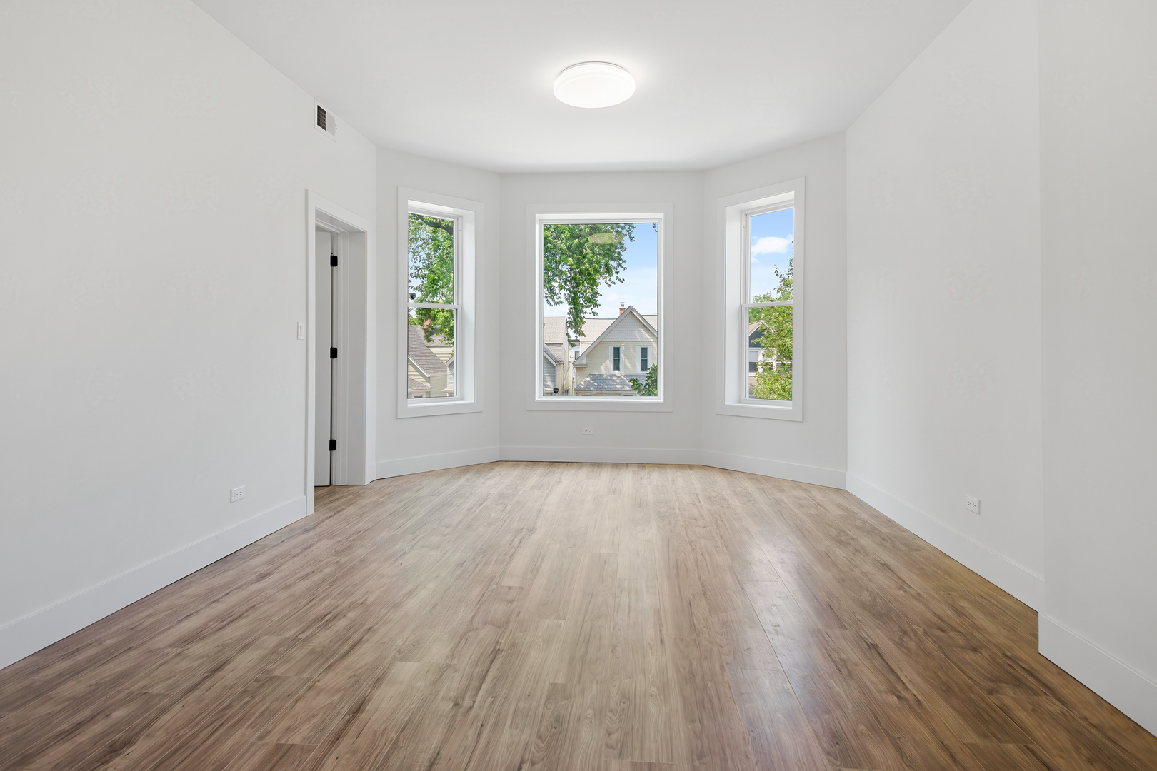 1921 W Summerdale Avenue 2F