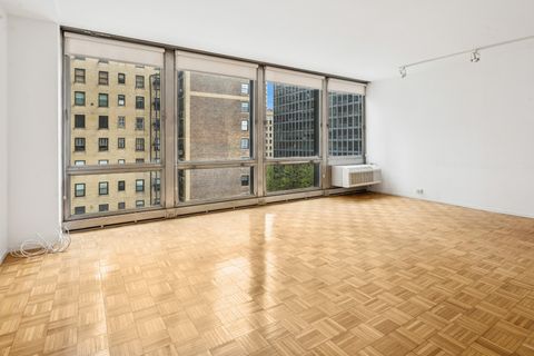 Tiny photo for 880 N LAKE SHORE Drive #6G, Chicago, IL 60611 (MLS # 12429170)