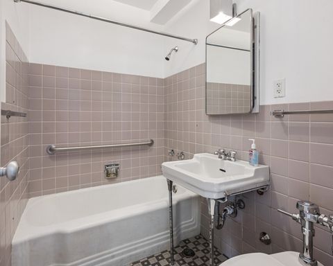 Tiny photo for 880 N LAKE SHORE Drive #6G, Chicago, IL 60611 (MLS # 12429170)