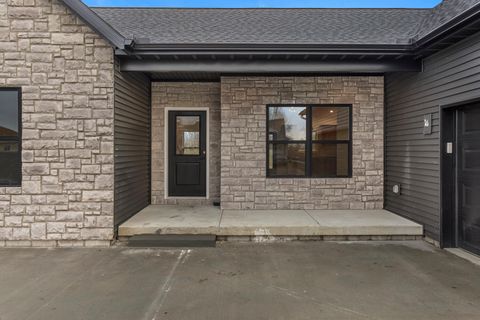 Tiny photo for 702 N Beacon Hill Circle, Urbana, IL 61802 (MLS # 12621920)