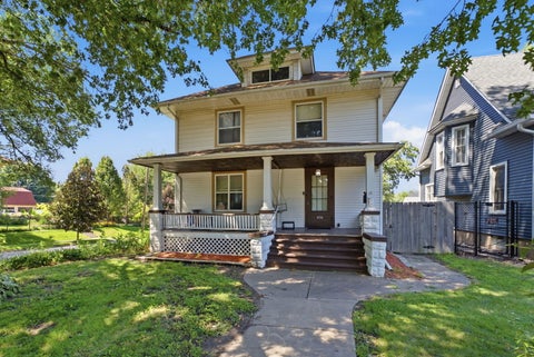 Photo of 1030 W 15th Street, Davenport, IA 52804 (MLS # 12723362)