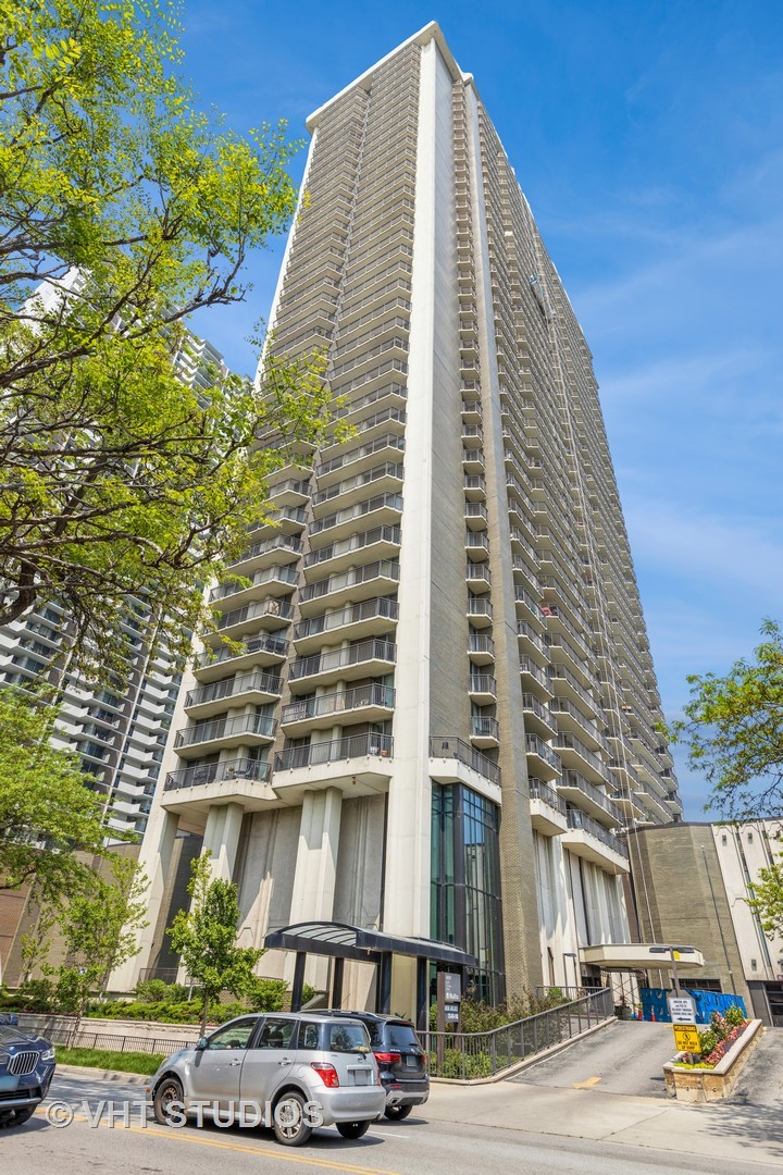 6007 N Sheridan Road 19D