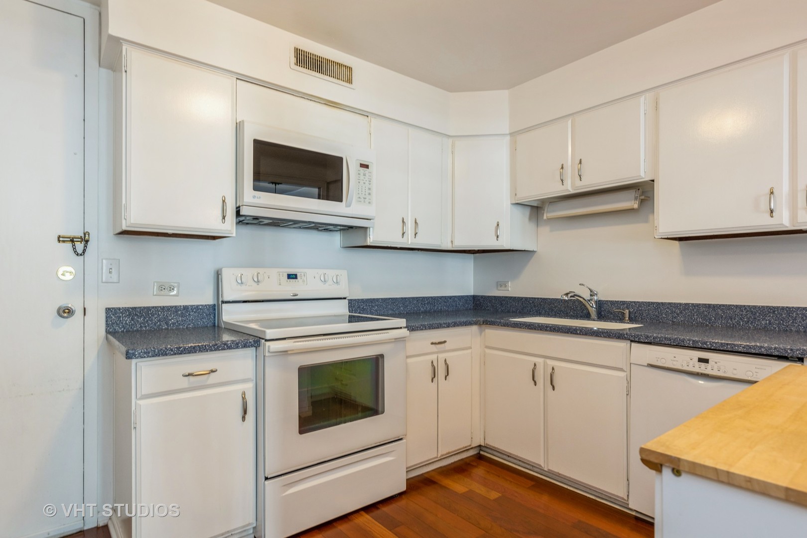 6007 N Sheridan Road 19D