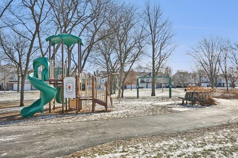 Tiny photo for 615 GROSSE POINTE Circle #12-7, Vernon Hills, IL 60061 (MLS # 12535567)