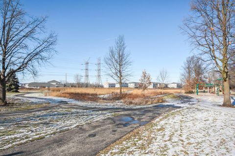 Tiny photo for 615 GROSSE POINTE Circle #12-7, Vernon Hills, IL 60061 (MLS # 12535567)