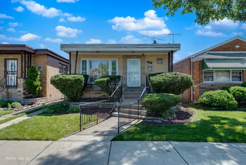Photo of 8745 S Euclid Avenue, Chicago, IL 60617 (MLS # 12662038)