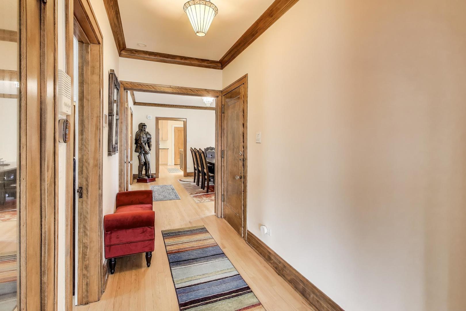 2700 W CARMEN Avenue