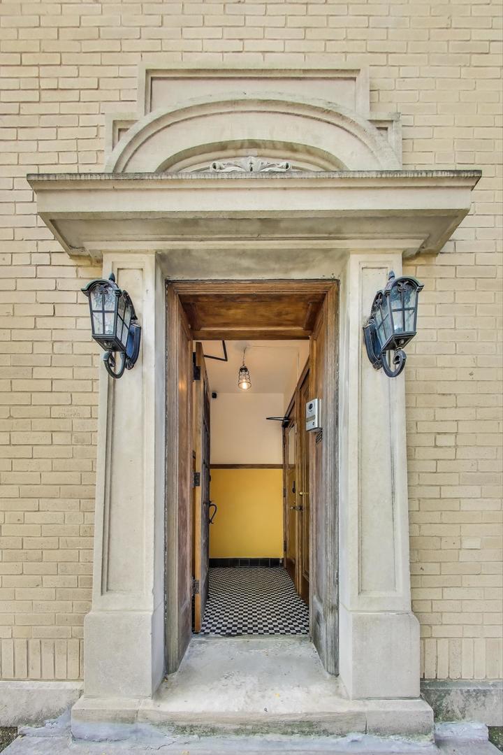 2700 W CARMEN Avenue