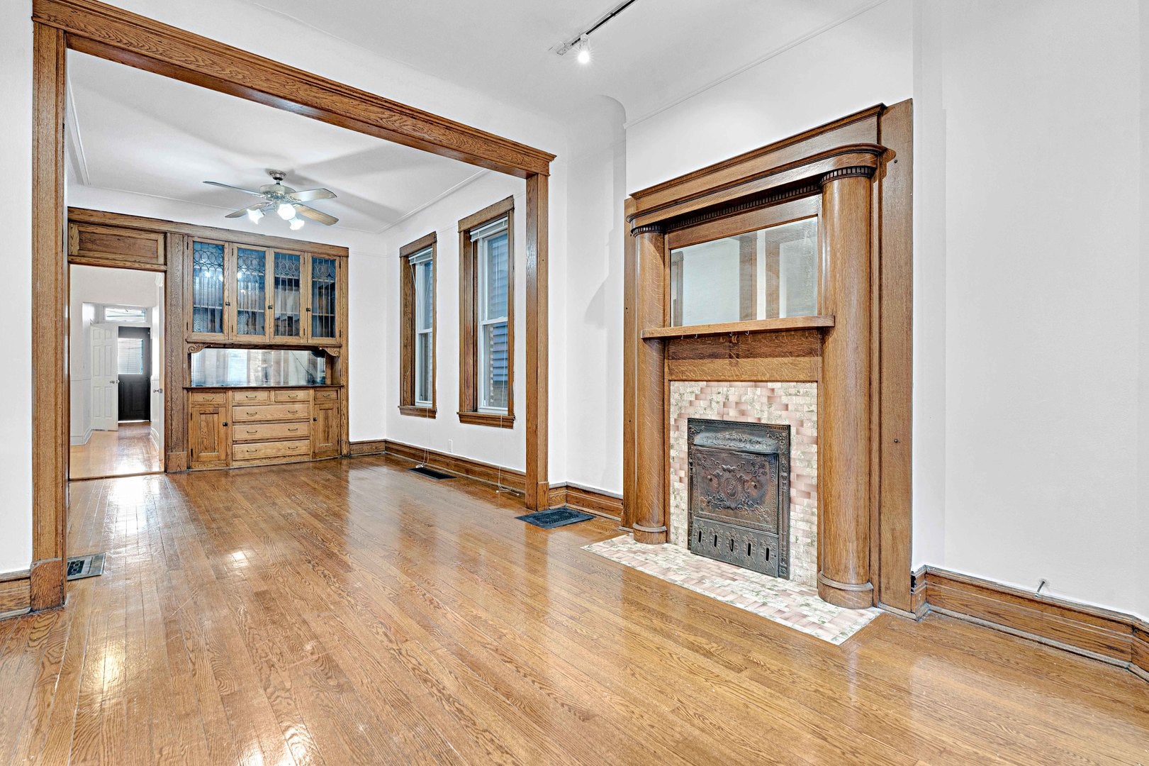2439 N Seminary Avenue 1