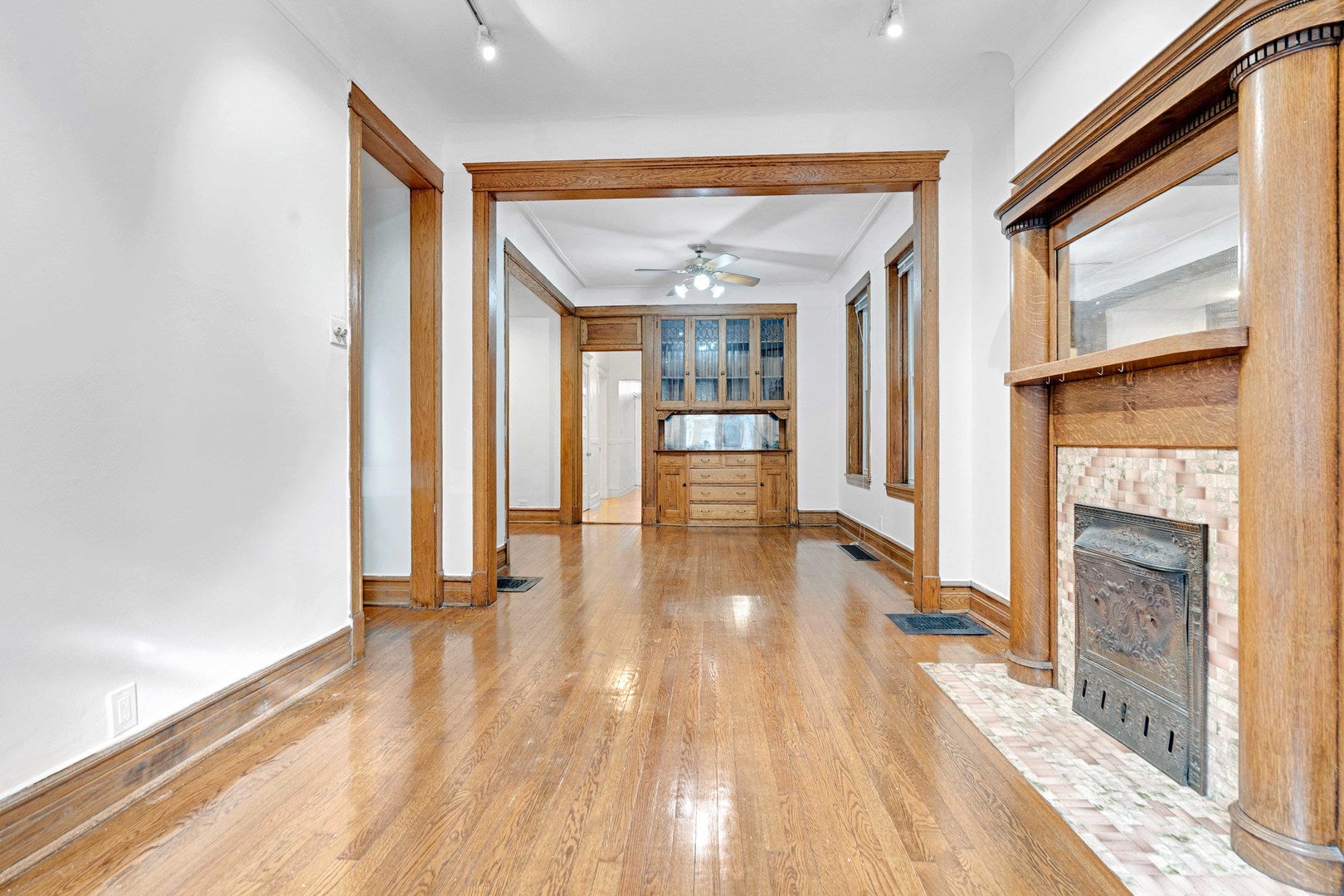 2439 N Seminary Avenue 1