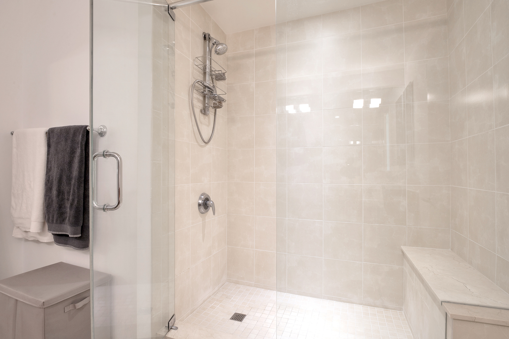 Evanston, Illinois 60201, United States, 2 Bedrooms Bedrooms, ,2 BathroomsBathrooms,Residential,Active,205983