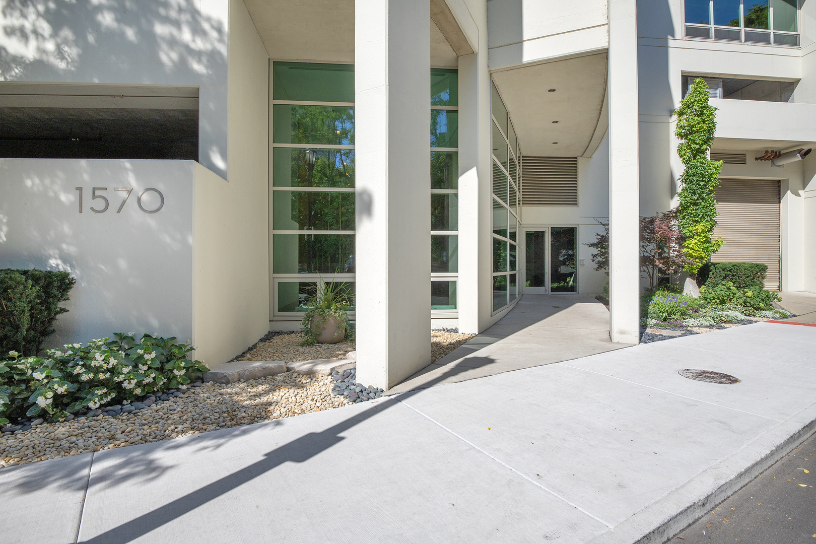 Evanston, Illinois 60201, United States, 2 Bedrooms Bedrooms, ,2 BathroomsBathrooms,Residential,Active,205983