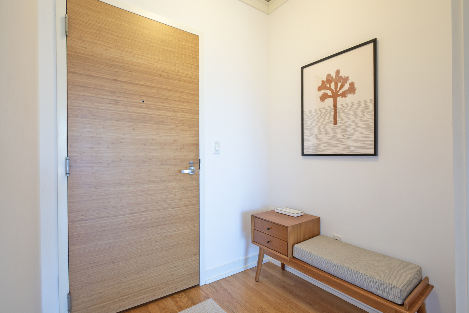 Evanston, Illinois 60201, United States, 2 Bedrooms Bedrooms, ,2 BathroomsBathrooms,Residential,Active,205983