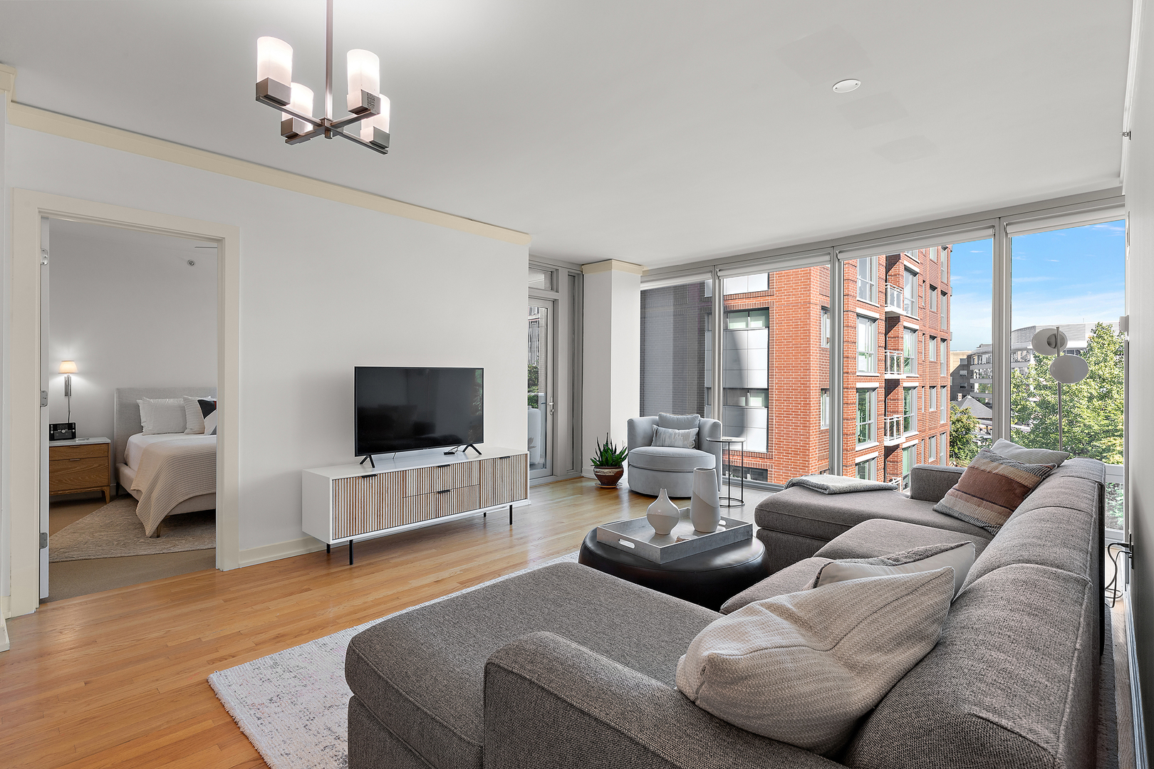 Evanston, Illinois 60201, United States, 2 Bedrooms Bedrooms, ,2 BathroomsBathrooms,Residential,Active,205983