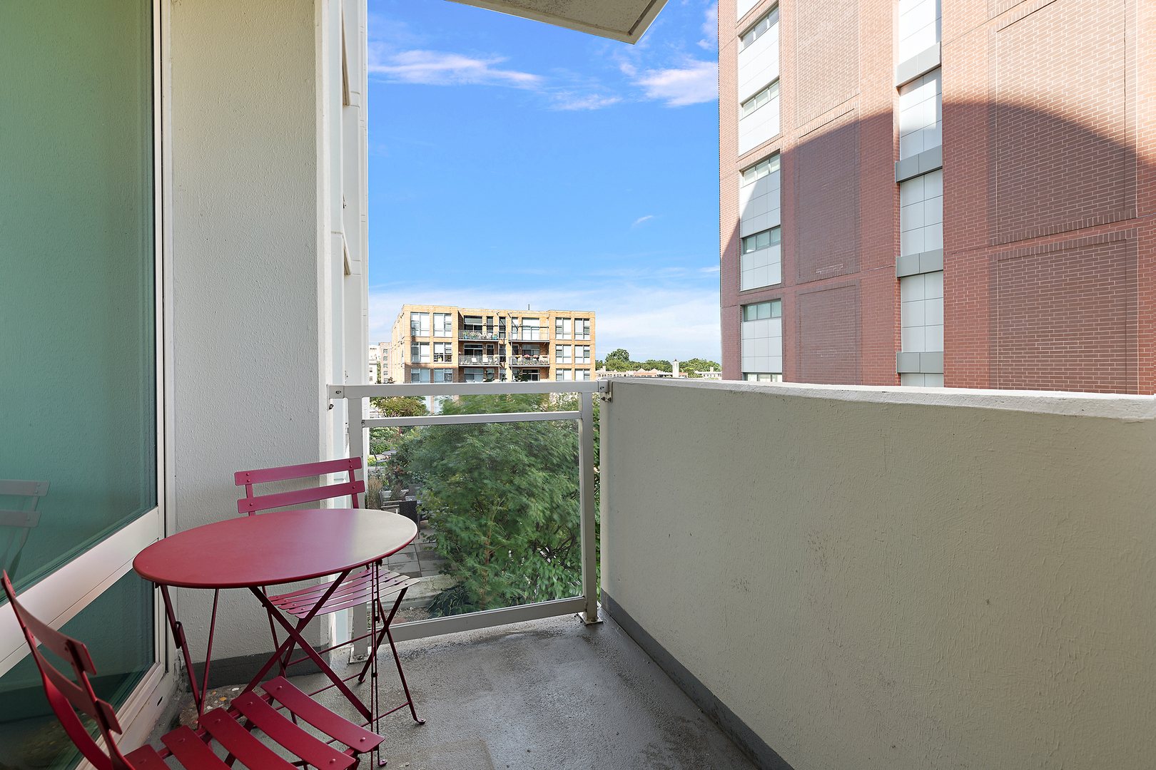 Evanston, Illinois 60201, United States, 2 Bedrooms Bedrooms, ,2 BathroomsBathrooms,Residential,Active,205983