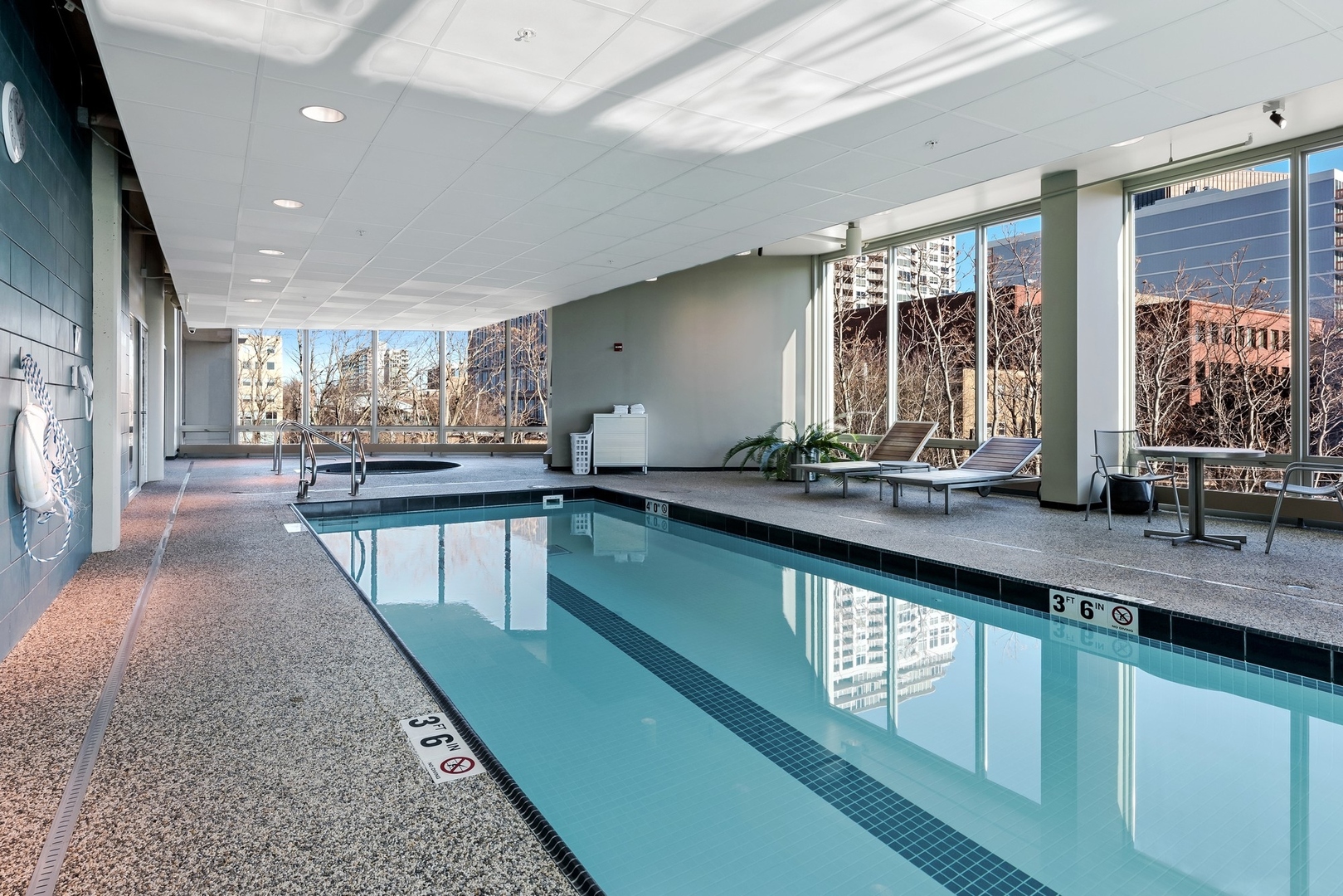 Evanston, Illinois 60201, United States, 2 Bedrooms Bedrooms, ,2 BathroomsBathrooms,Residential,Active,205983