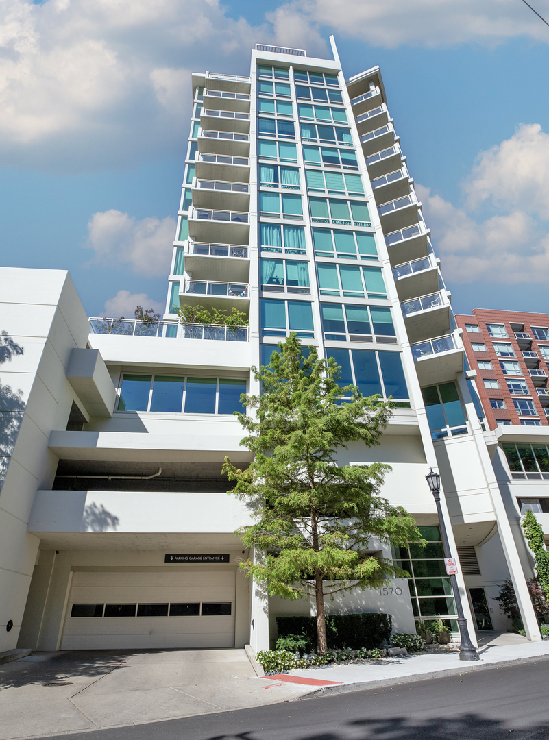 Evanston, Illinois 60201, United States, 2 Bedrooms Bedrooms, ,2 BathroomsBathrooms,Residential,Active,205983