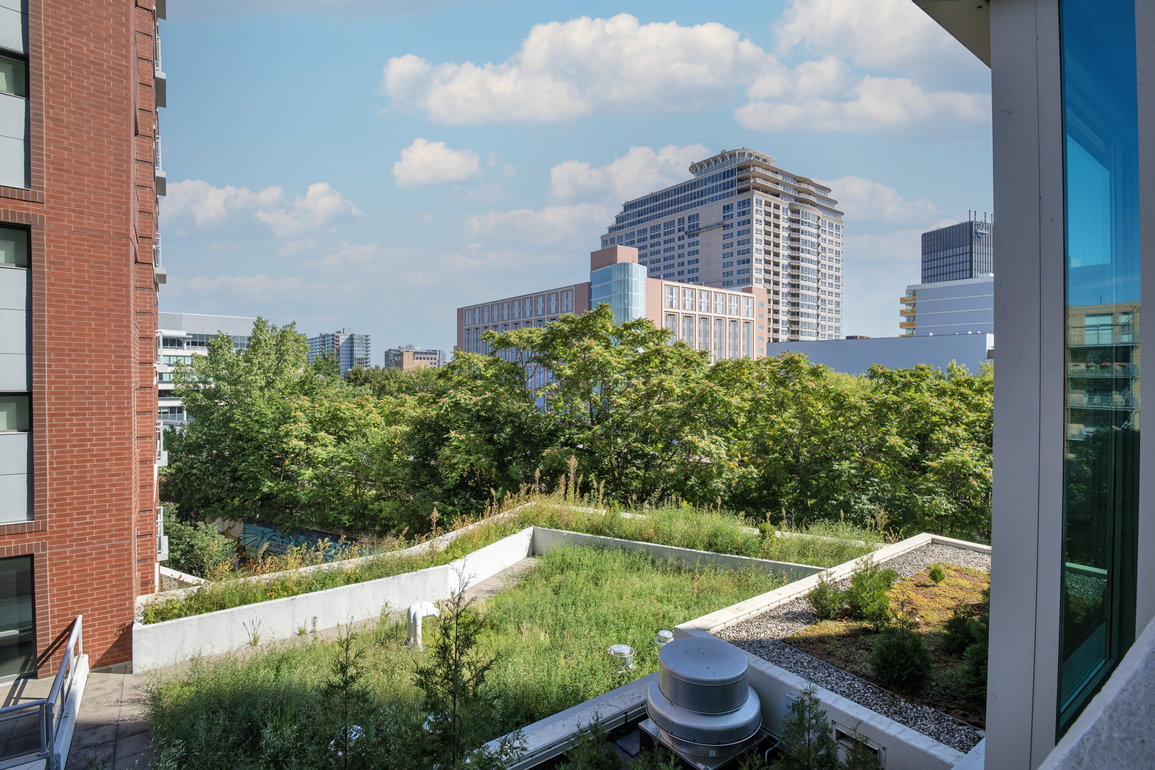 Evanston, Illinois 60201, United States, 2 Bedrooms Bedrooms, ,2 BathroomsBathrooms,Residential,Active,205983