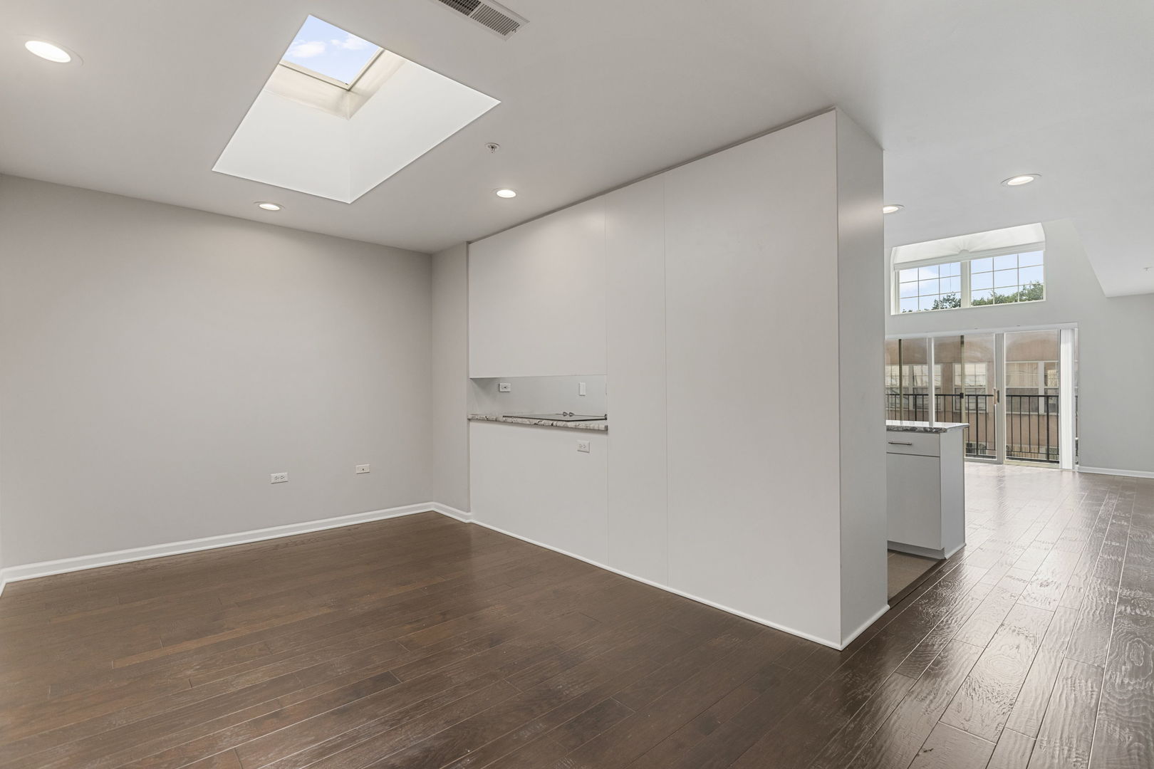 1800 Dewes Street 312