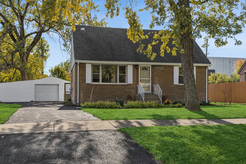 Photo for 7705 Columbia Drive, Bridgeview, IL 60455 (MLS # 12504052)