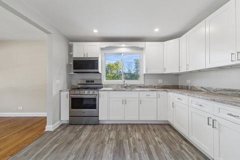 Tiny photo for 7705 Columbia Drive, Bridgeview, IL 60455 (MLS # 12504052)