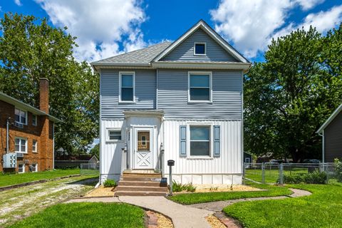 Photo of 1805 Esplanade Avenue, Davenport, IA 52803 (MLS # 12686264)