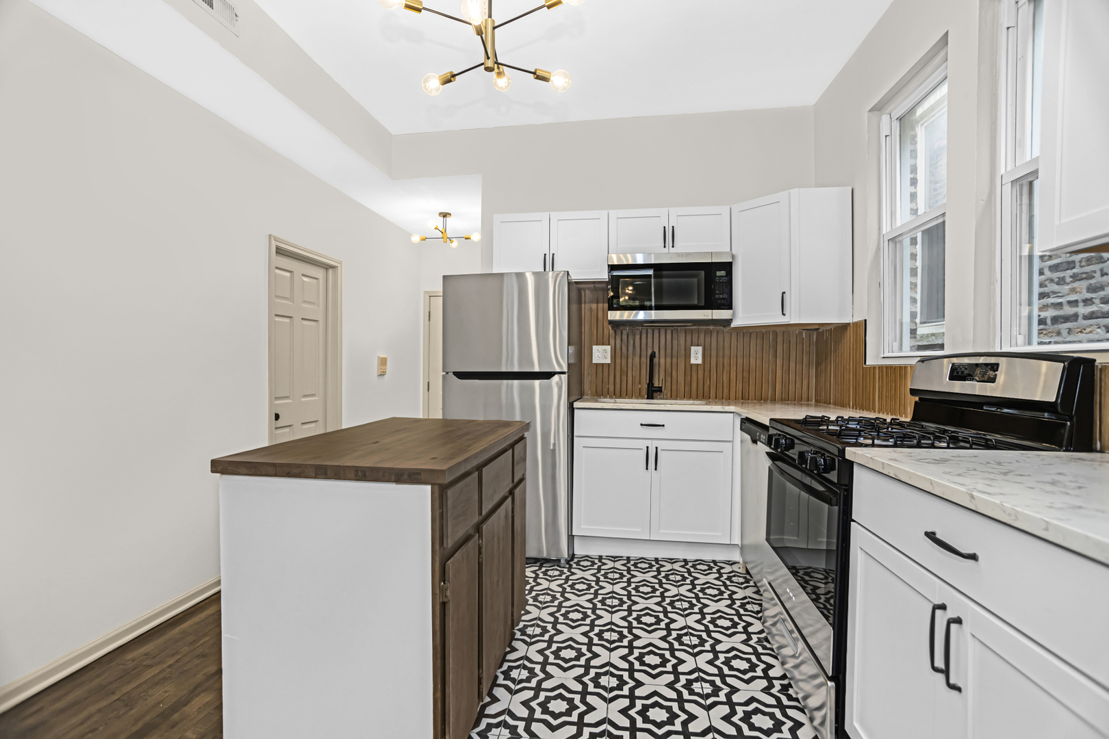 2634 W Cortez Street 1F