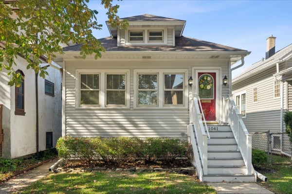 1041 S ELMWOOD AVE, OAK PARK, IL 60304 - Image f6dce9bc00313eebac7314becafd2cb9/3202536879