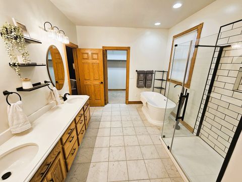 Tiny photo for 9 FAWN Drive, Fairfield, IL 62837 (MLS # 12604134)