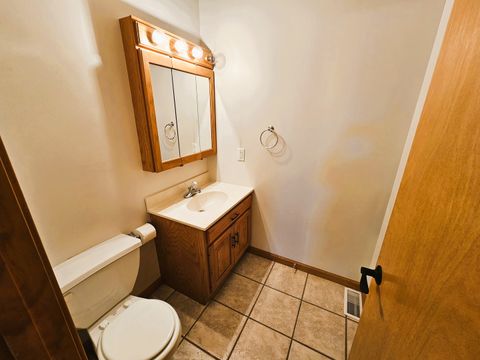 Tiny photo for 9 FAWN Drive, Fairfield, IL 62837 (MLS # 12604134)