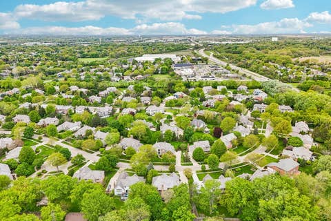 Tiny photo for 1620 Mulberry Drive, Libertyville, IL 60048 (MLS # 12637841)