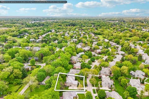 Tiny photo for 1620 Mulberry Drive, Libertyville, IL 60048 (MLS # 12637841)